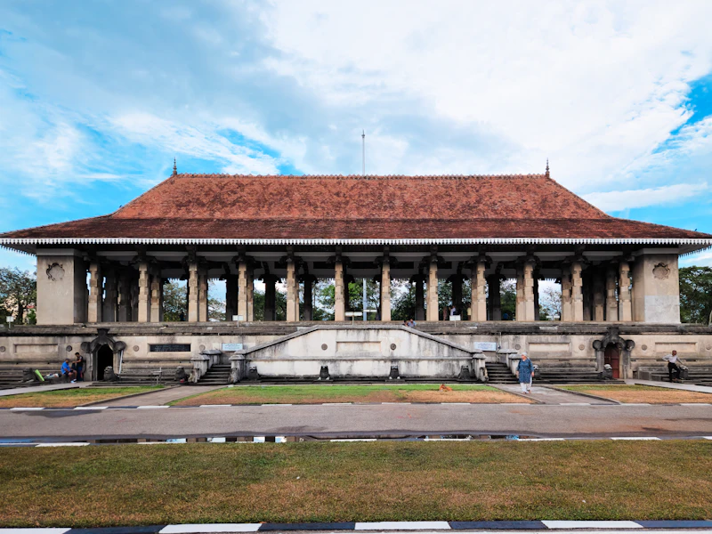 ekonom beberkan opsi agar apbn ri tak jebol 3 persen