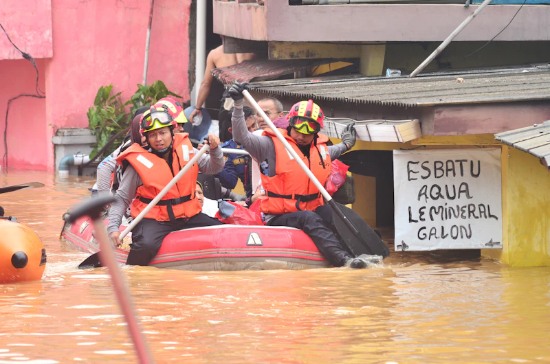 hujan lebat jabodetabek waspada hingga 26 maret siapkah kita