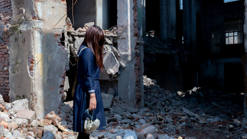 kemanusiaan tercabik bom hantam pasar rs siapa bertanggung jawab