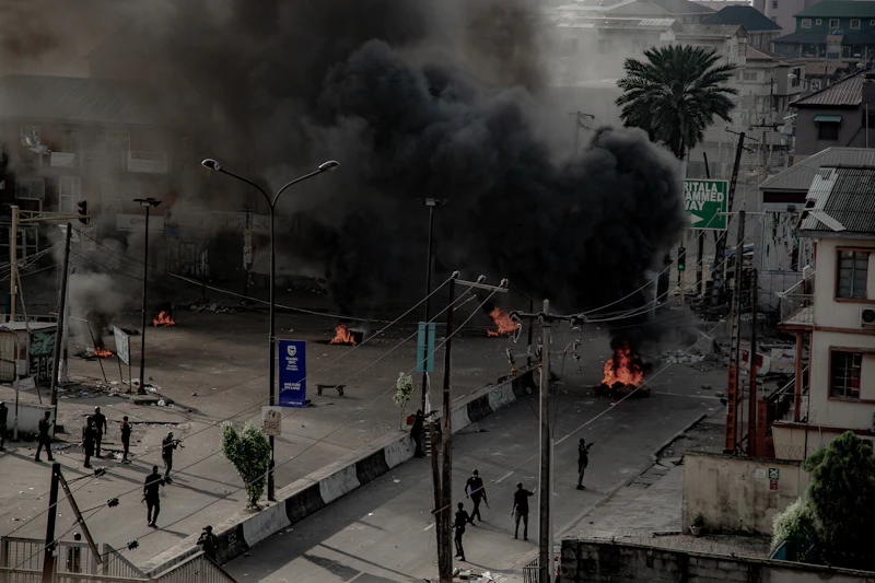 api melahap asa ribuan warga dievakuasi petaka