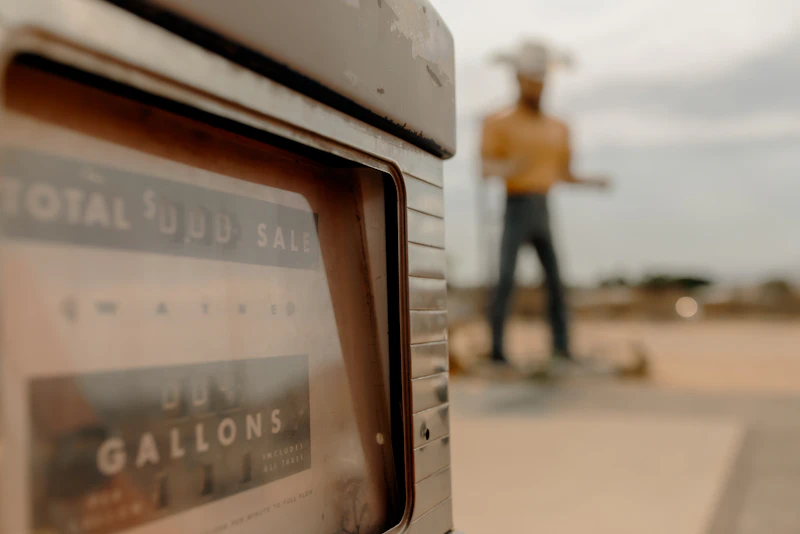 bbm aman menguak janji manis bahlil dinamika kepentingan energi