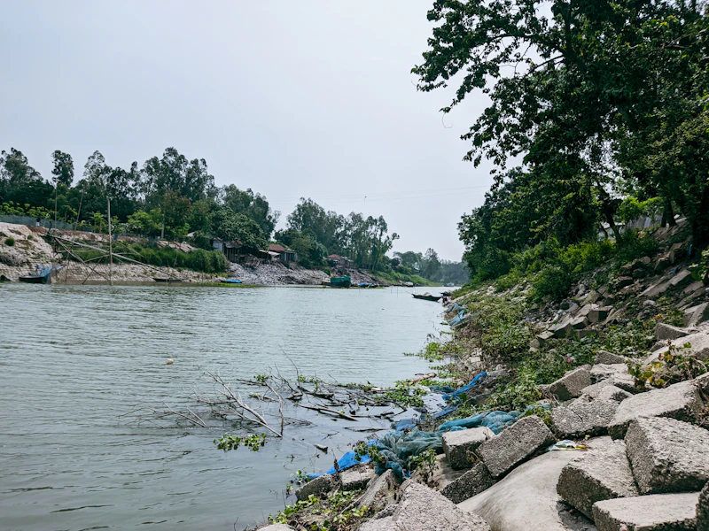 frustrasi kail kosong refleksi sungai kita yang terluka