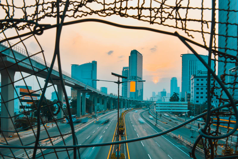 jakarta gelap sesaat mengurai kerentanan jaringan listrik ibu kota