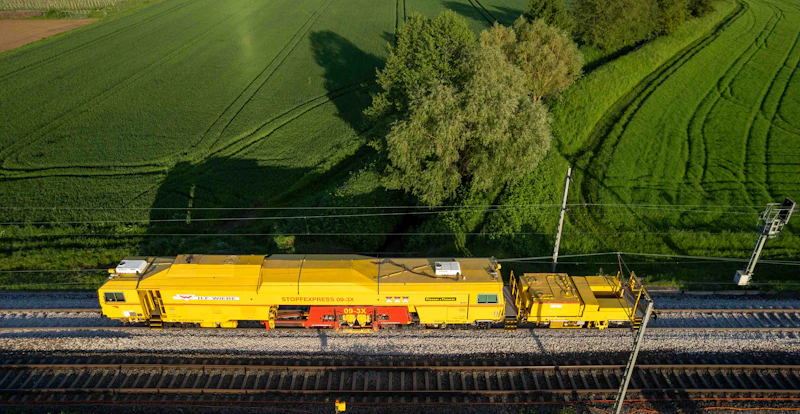 ka bangunkarta anjlok refleksi keandalan jalur kereta nasional