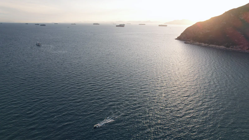 pertamina bergerak di balik senyum lega siapa yang untung