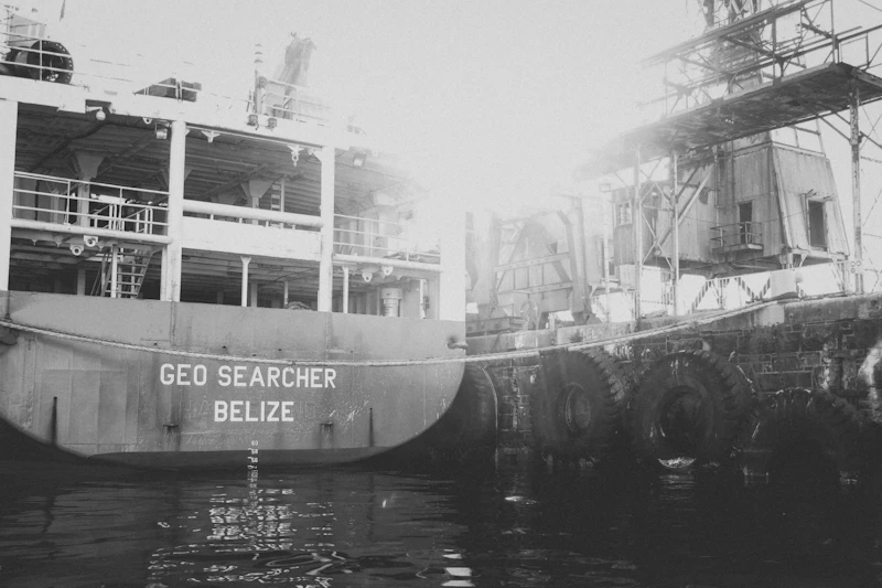 selat hormuz iran irak manuver politik keuntungan rakyat siswa