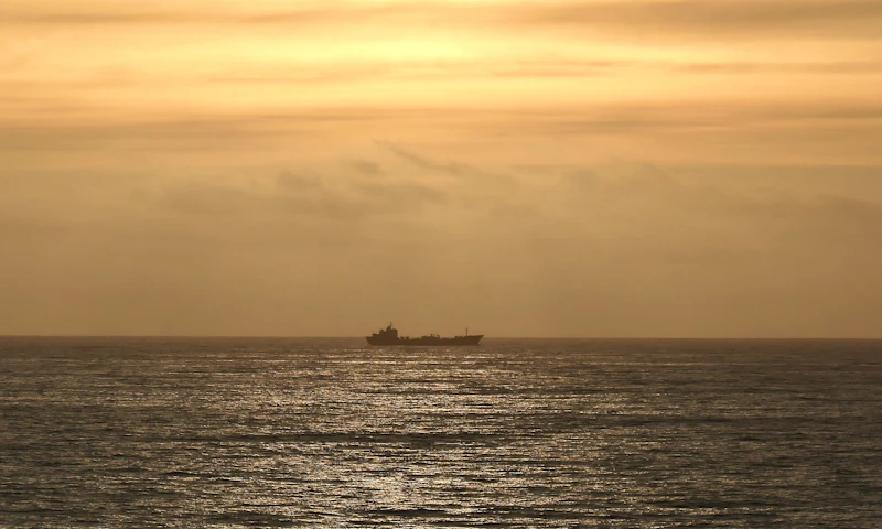 selat hormuz kembali dibuka peluang gejolak indonesia