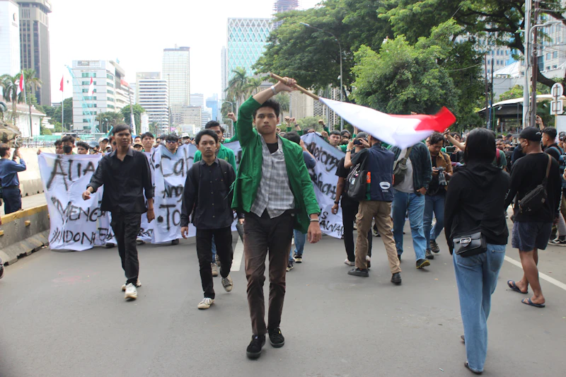 buruh indomaret tolak upah lembur libur pengganti