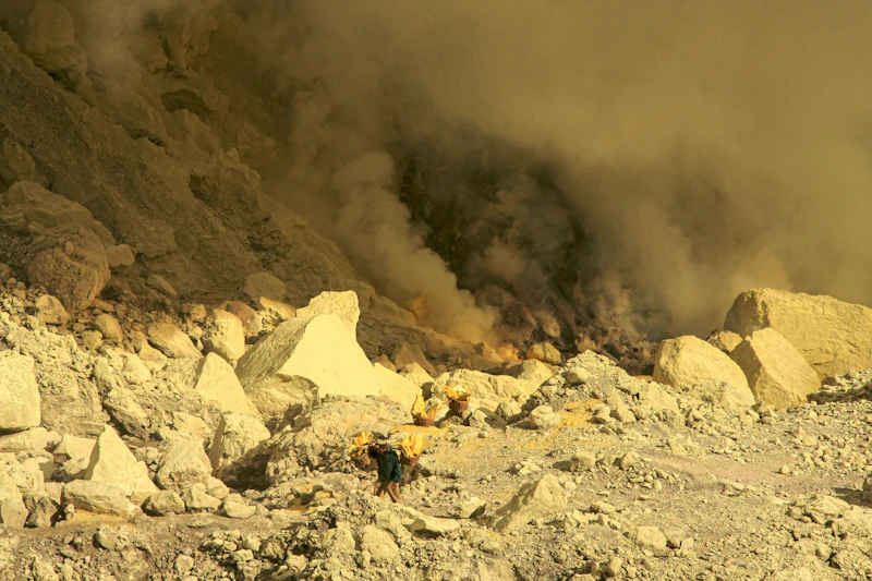 dukono mengamuk dua wna hilang ditelan kabut erupsi