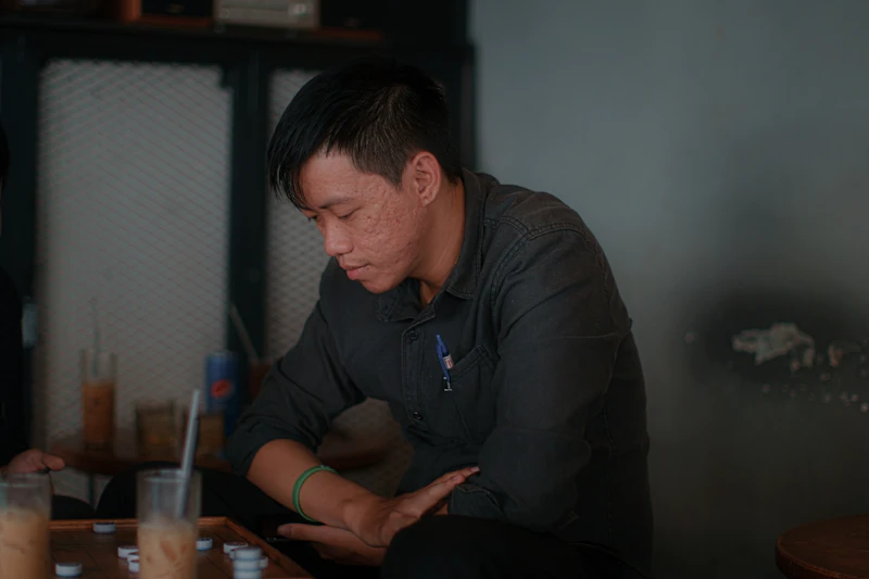 ekonomi secangkir kopi manis di bibir elit pahit di lidah rakyat