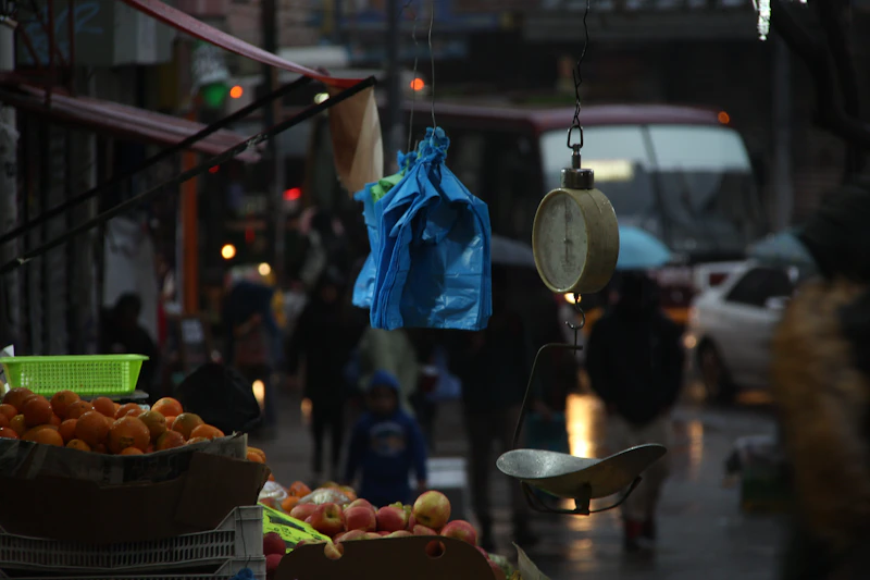 pasar cipulir lesu benarkah ekonomi rakyat sedang sakit