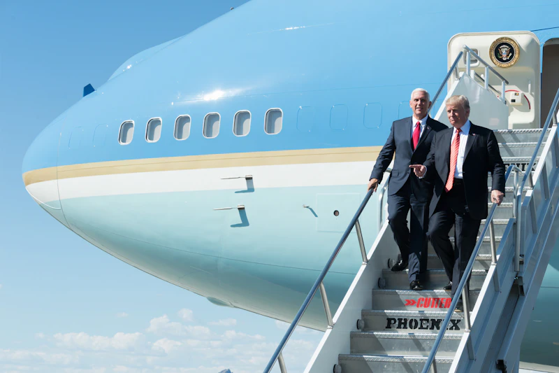 air force one baru trump hadiah qatar simbol apa ini