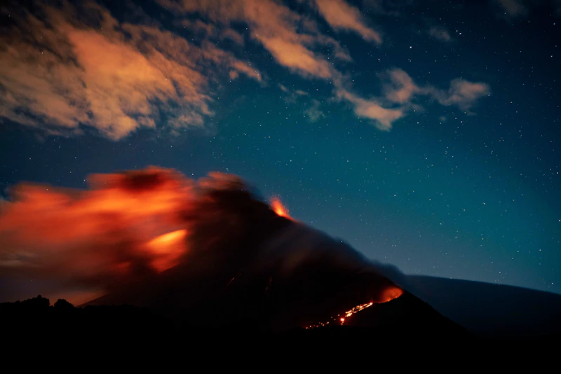 eropa berkobar gunung terbesar memuntahkan api neraka