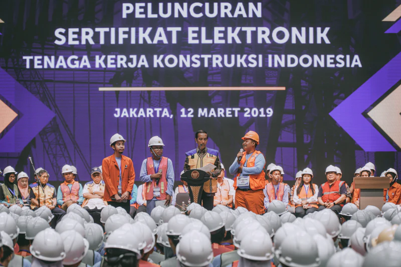 jurus menperin indonesia bertahan di pusaran perang ekonomi global