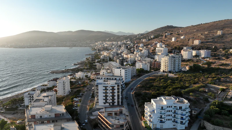 megaresor trump albania janji kemakmuran raungan protes