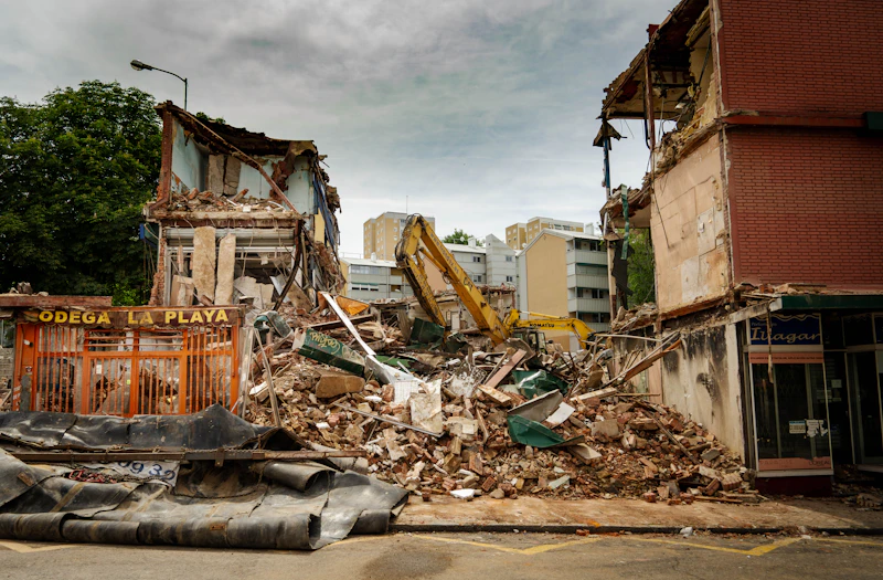aeon mall runtuh diguncang gempa alarm keamanan bangunan