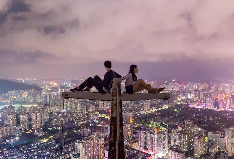 cinta di puncak gedung adrenalin berujung borgol
