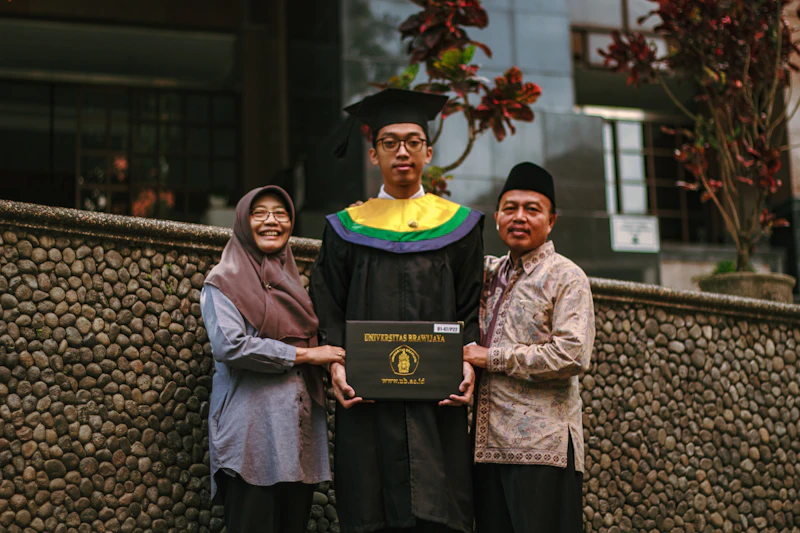drama ijazah presiden dari meja hijau ke sorotan publik jokowi dokter tifa roy suryo