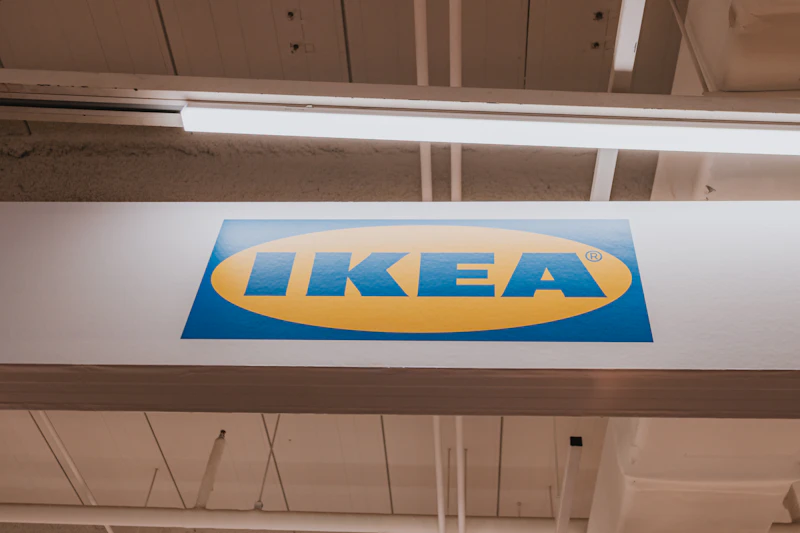 ikea tutup toko analisis ekonomi konsumerisme 2026