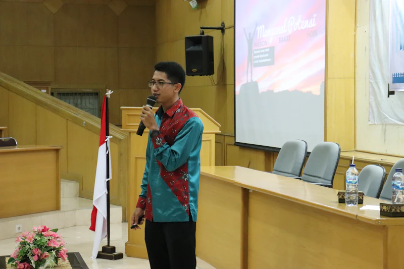 prabowo sindir tamu tak tahu diri analisis retorika politik