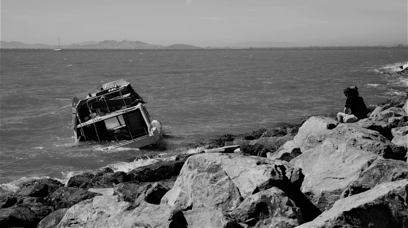 tragedi laut ratusan jiwa melayang keselamatan siapa