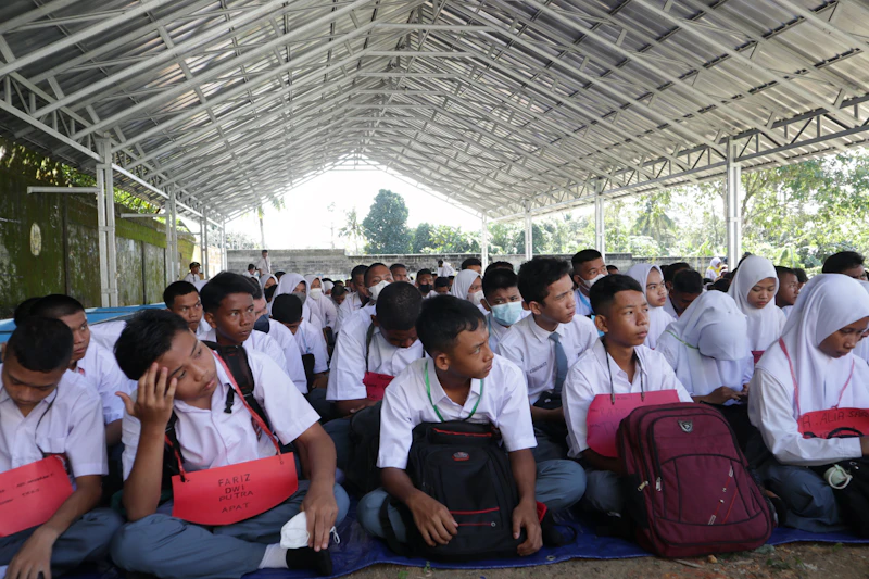 gempa ntt petugas medis berpacu selamatkan pasien
