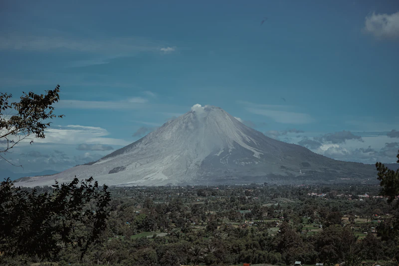 gunung sinabung erupsi status siaga tiga rakyat diuji