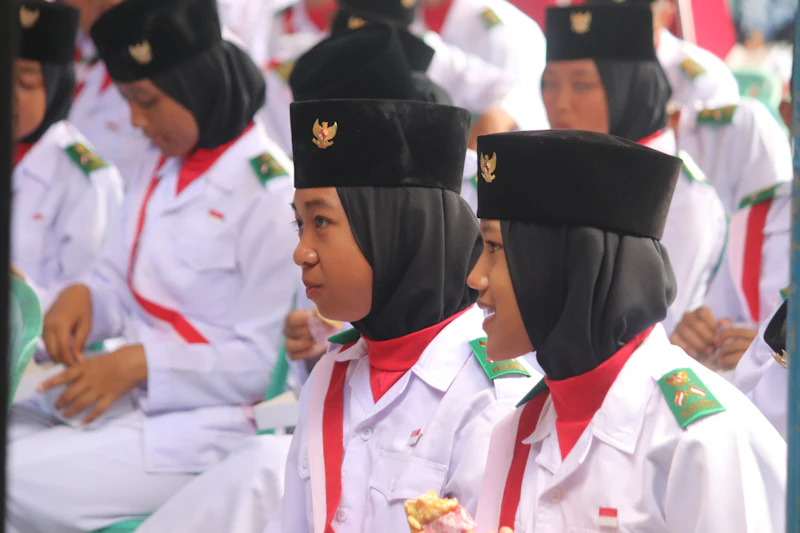 ironi hormat prabowo jokowi panggung elit tanya rakyat