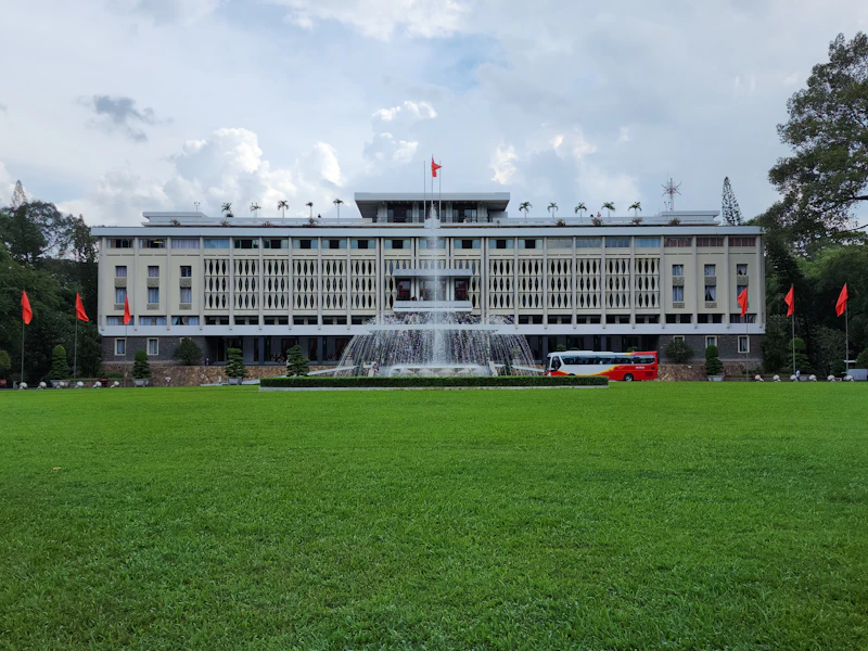 istana bergolak manuver elit mandat rakyat