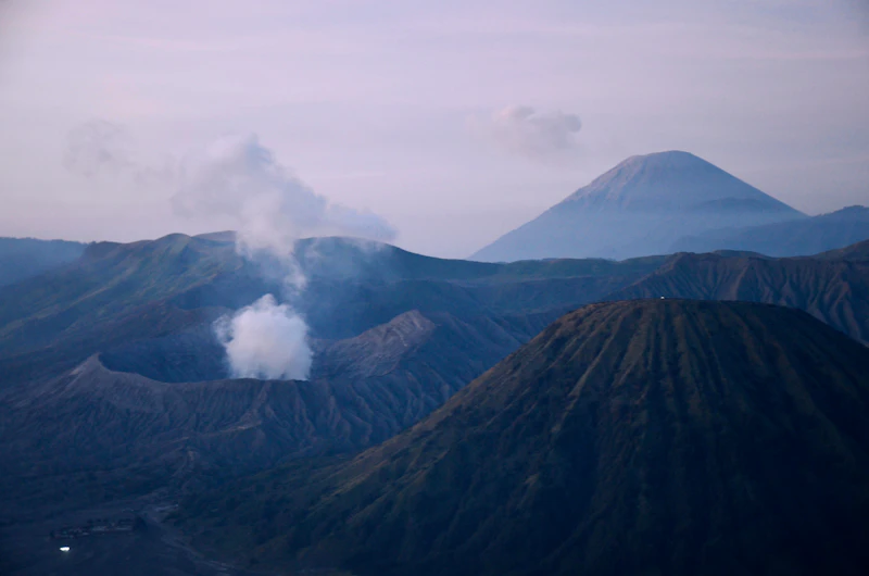 karhutla bromo belum padam penutupan diperpanjang hingga 15 agustus