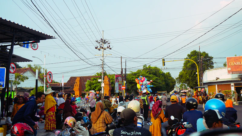 klaim bahlil ntt senyum elit tanya rakyat jelata
