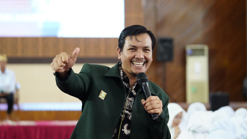komeng yang penting juara 1 sindiran menohok buat elit politik