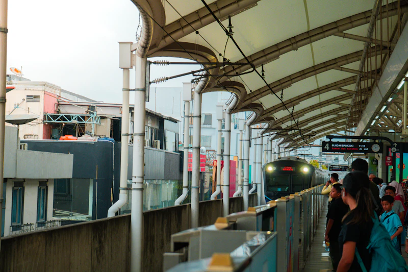 lrt kelapa gading manggarai diresmikan solusi ilusi mobilitas jakarta