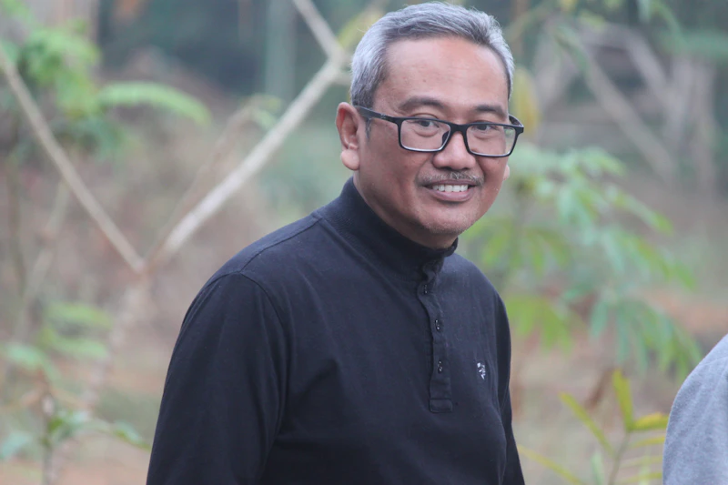 makna foto prabowo jokowi gibran hut ri 2026 analisis sisi wacana