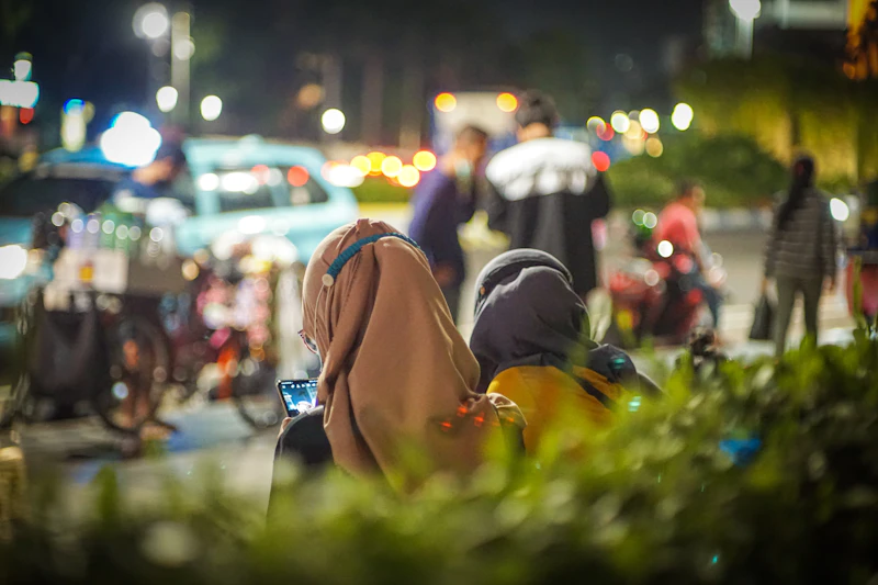 mengapa massa masih bertahan di flyover slipi dini hari