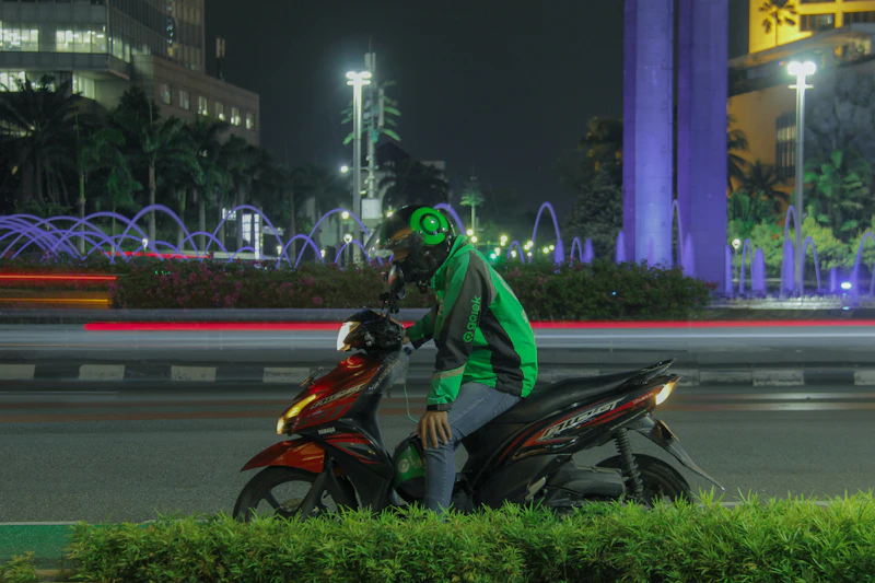 motor listrik gratis parkir elit untung rakyat buntung