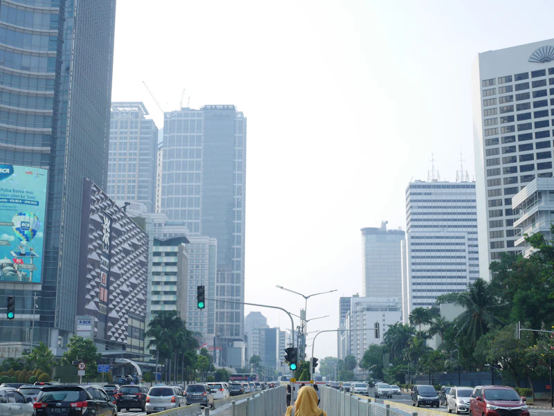 pagar tinggi mal jakarta keamanan fragmentasi urban
