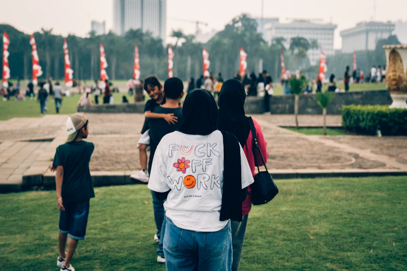prabowo monas karnaval hut ri elit politik analisis siswa