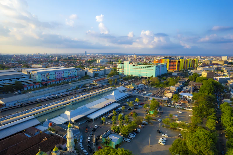 surabaya proyek properti raksasa bumn china dampak ekonomi sosial