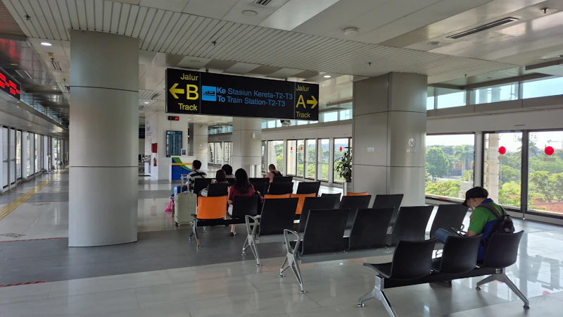tarif transjakarta blok m bandara soetta solusi atau ilusi elite