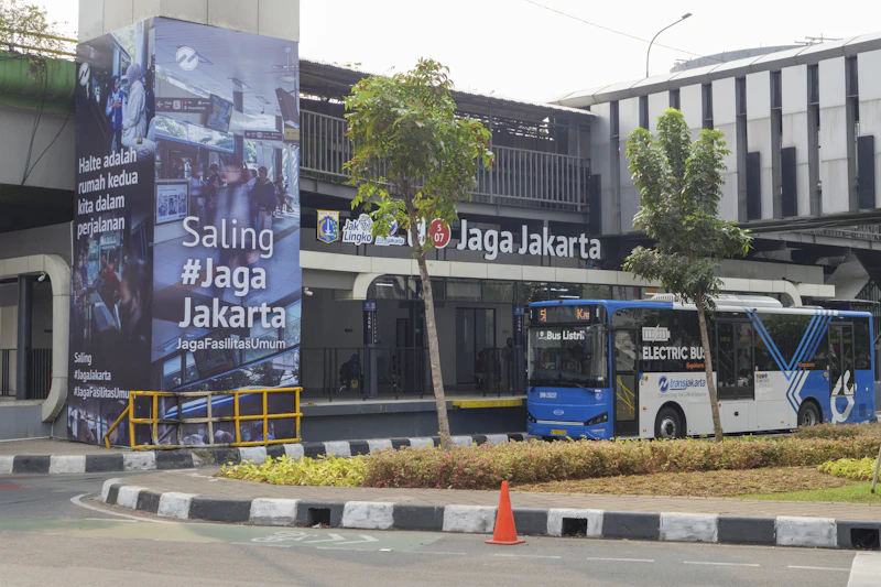 transjakarta lumpuh siapa untung derita publik