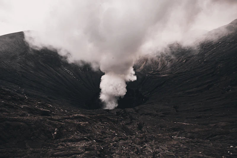 anak krakatau erupsi mengapa dunia tak berhenti melirik