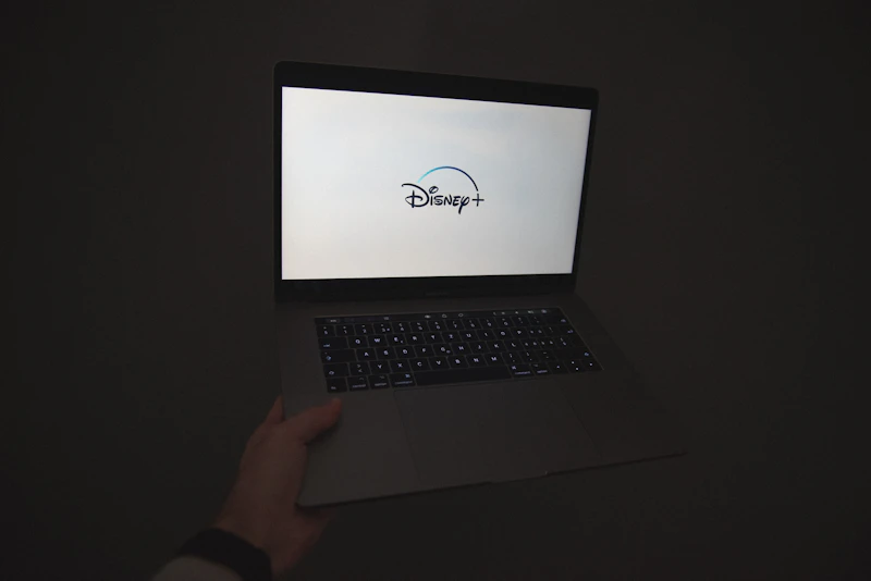 disney phk ketika kerajaan dongeng takluk pada realita digital