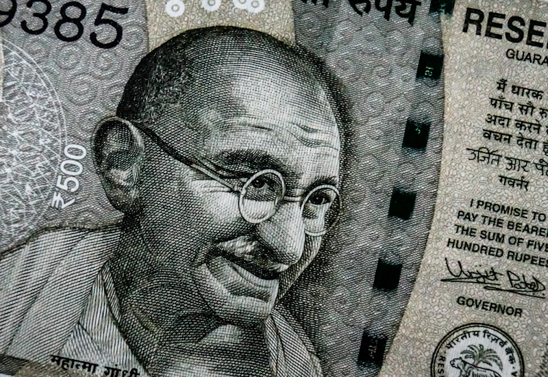 ironi india banjir uang kertas saat klaim digitalisasi menggema