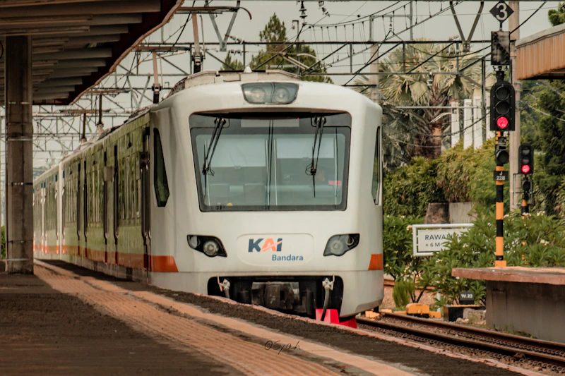 ka bandara soetta jadi krl priok kota klarifikasi kci wajah baru mobilitas jakarta
