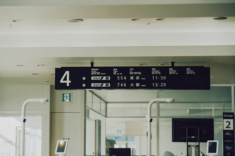 langit jakarta membeku analisis penutupan bandara soetta
