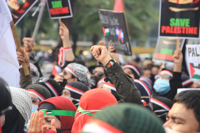 prabowo peluk dubes palestina solidaritas atau manuver