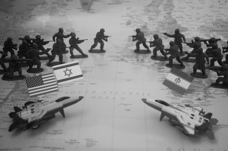 trump tolak tawaran iran selat hormuz serangan baru analisis siswa