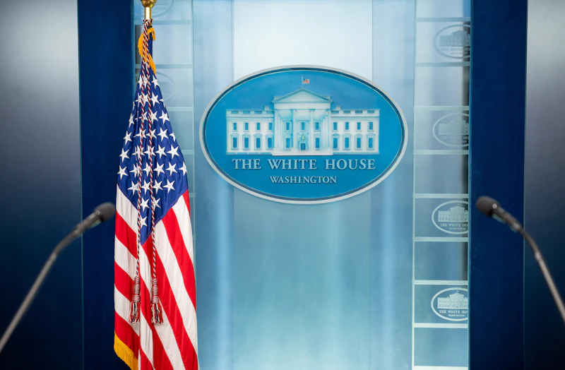 trump usir media gedung putih kebebasan pers terancam