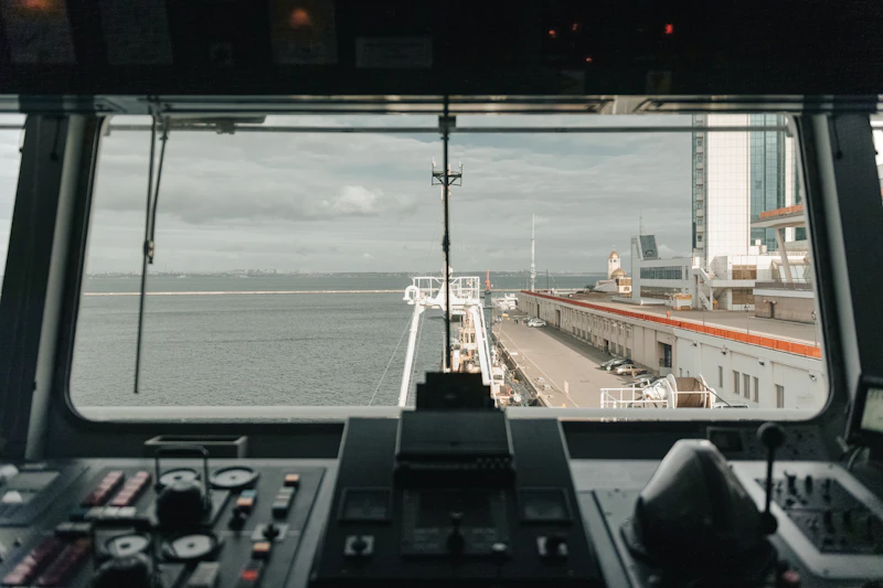 adhara pelindo digitalisasi atau konsolidasi kekuasaan maritim